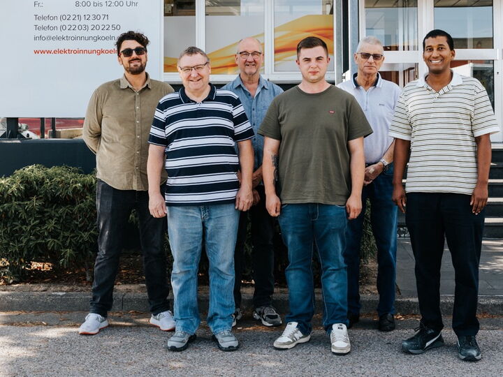Die Mitglieder des Gesellenausschusses vor der Geschäftsstelle der Elektroinnung Köln